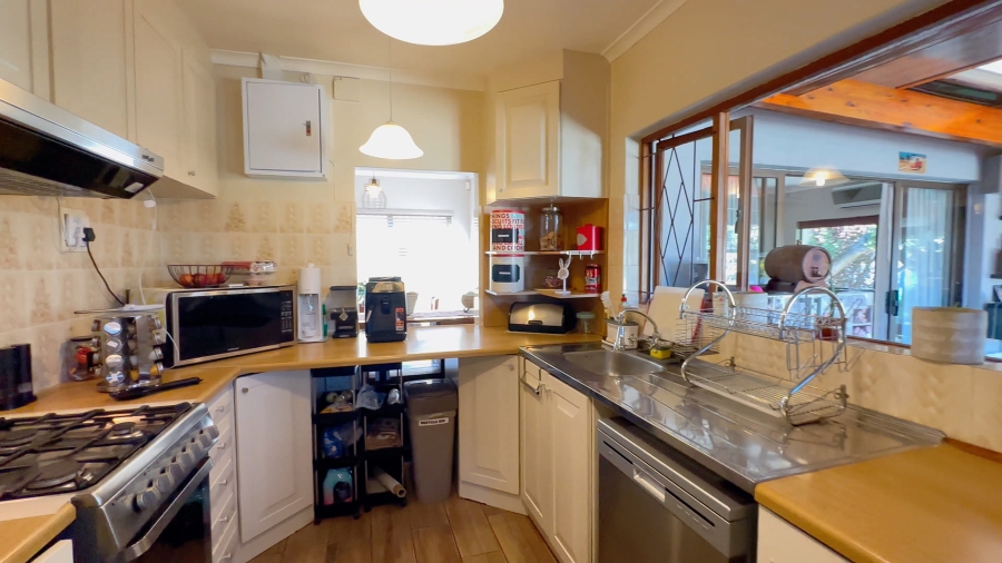 5 Bedroom Property for Sale in La Rochelle Western Cape